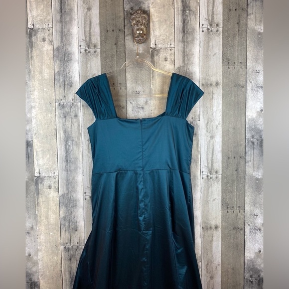 Tadashi Shoji Ruched Trumpet Maxi Gown in Teal Green Size 16 Plus. - Picture 7 of 13